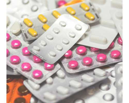 邓莎疑似生二胎，带大麟子与小女孩现身早教中心